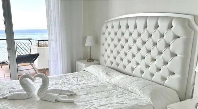 2 Bedrooms, Apartment, Murphy Bed, Queen and Twin Beds, Sea View, Terrace، Mi Capricho Beachfront Apartment - Sitio De Calahonda 2/5