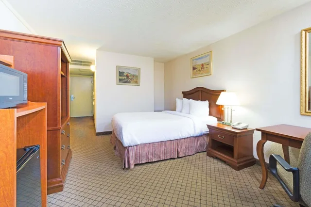 غرفة بسرير مزدوج لذوي الإعاقة، Days Inn by Wyndham Columbus Airport 3/5