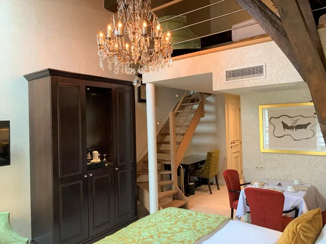 دوبلكس ثلاثي، Grand Hotel Casselbergh 2/2