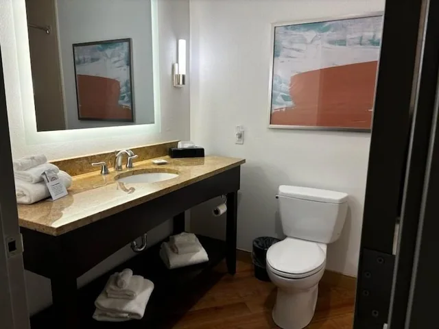 Standard, 2 Queen Beds, Comfort Inn & Suites Verona at Turning Stone Resort Casino 5/6