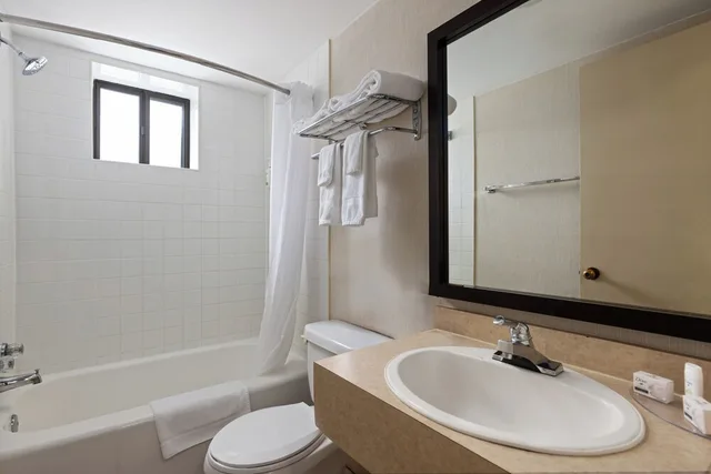 غرفة بسريرين مزدوجين، Travelodge by Wyndham Thunder Bay 8/9