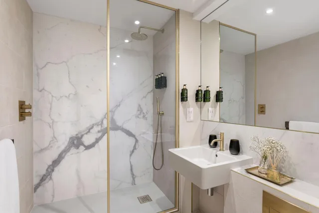 غرفة بريميوم بسرير كوين، Melia London Kensington Member of Melia Collection 6/7