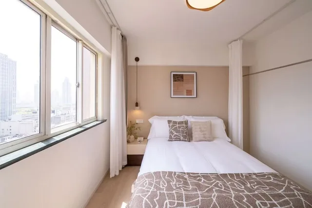 Senior, Apartment, 1 Single and 4 Double Beds، Book and Bed-People's Square 1/7