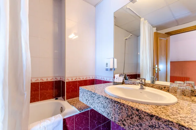 غرفة قياسية بسرير مزدوج، Cal Ruiz Hotel 9/10