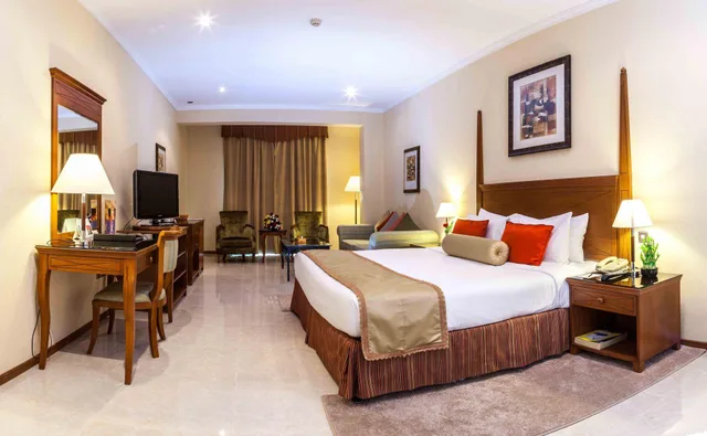 غرفة تنفيذية، La Quinta by Wyndham Dubai Jumeirah 2/4