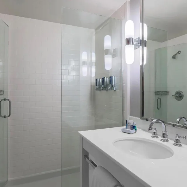غرفة كبيرة بسرير كينج، Four Points by Sheraton Ontario-Rancho Cucamonga 6/7