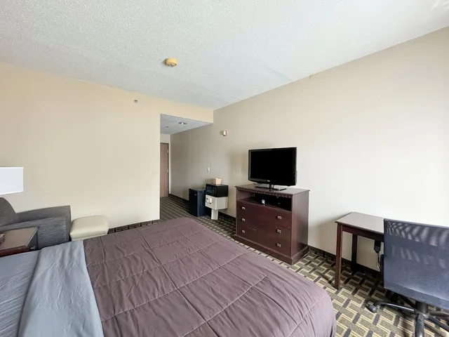 غرفة قياسية بسرير كينج، Fairbridge Inn & Suites Batavia - Darien Amusement Park 1/4