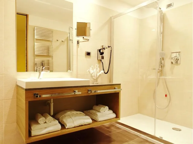 Comfort, Family, Sea Front, Balcony، Hotel Cristallo 1/2