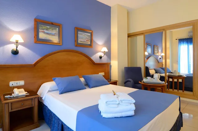 Room, Double Bed, Side Sea View، Hotel Isabel 3/6