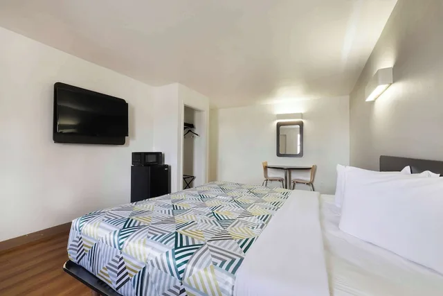 غرفة قياسية بسرير كوين، Motel6 Beaumont, TX 5/10