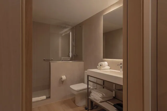 غرفة سوبيريور ثلاثية بسريرين منفصلين مع أريكة، Gran Hotel Barcino 9/10