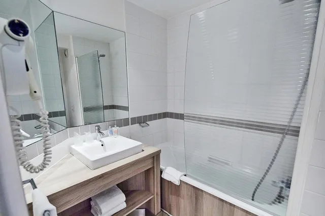 غرفة متصلة عائلية، Radisson Hotel Paris Le Bourget 7/8