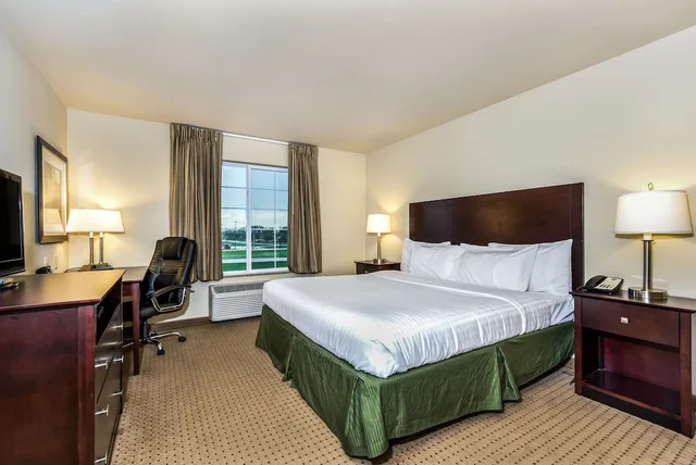 غرفة بسرير كينج لذوي الإعاقة، Cobblestone Inn and Suites - Vinton, IA 1/3