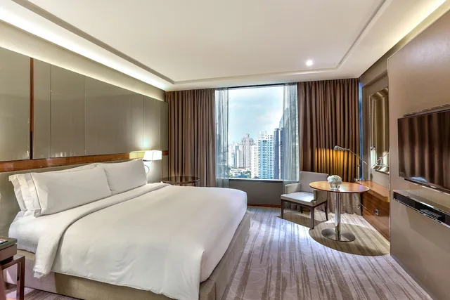 جناح تنفيذي بسرير كينج مع دخول صالة النادي، Hilton Sukhumvit Bangkok Hotel 3/9