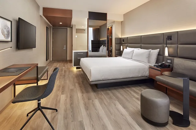 Deluxe, King Bed, Mountain View, Accessible, Ac Hotel By Marriott San Jose Sunnyvale Cupertino 3/4