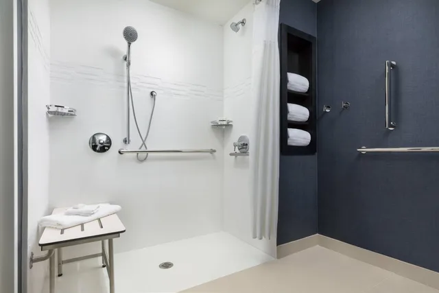 استوديو بسرير كينج مع أريكة لذوي الإعاقة، Residence Inn Long Island Garden City 4/9