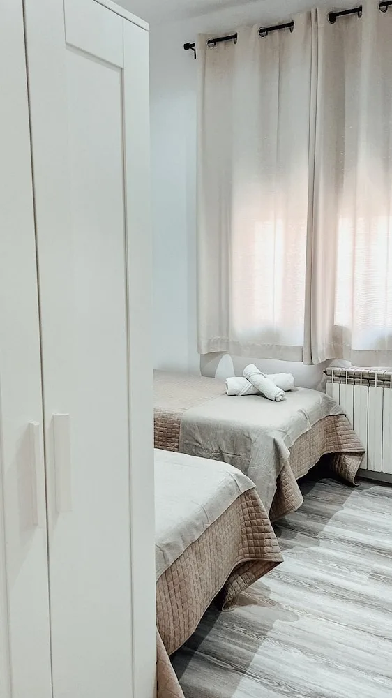 غرفة عائلية بسريرين منفصلين، Hostal Ruta de Francia 2/6