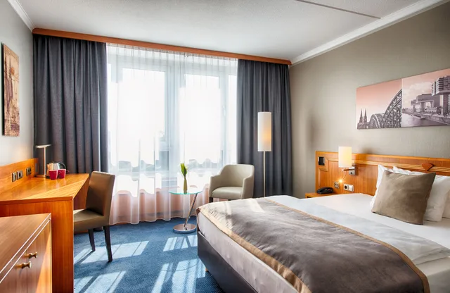 غرفة سوبيريور بسرير مزدوج وسريرين منفصلين، LEONARDO HOTEL KOLN BONN AIRPORT 1/10