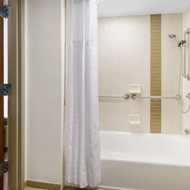 غرفة بسرير كينج مع أريكة لذوي الإعاقة، Hyatt Place Orlando / I-Drive / Convention Center 2/3