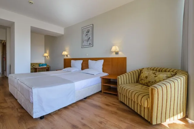 جناح جونيور بسريرين منفصلين وسرير بطابقين، Madara Park Hotel 1/4