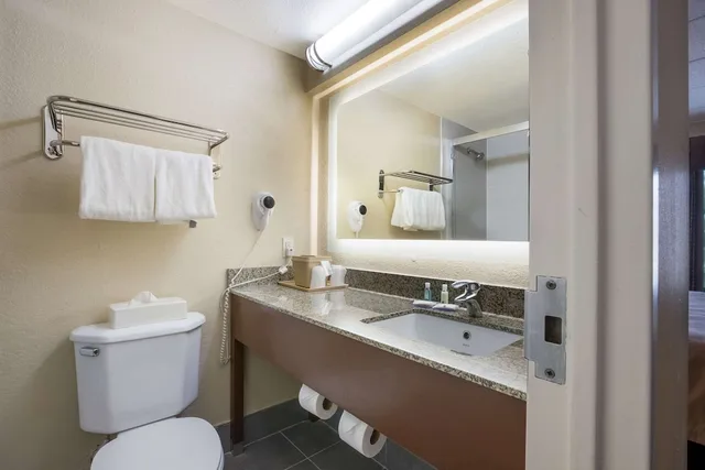 غرفة قياسية بسرير كينج، Quality Inn Near Princeton 2/4