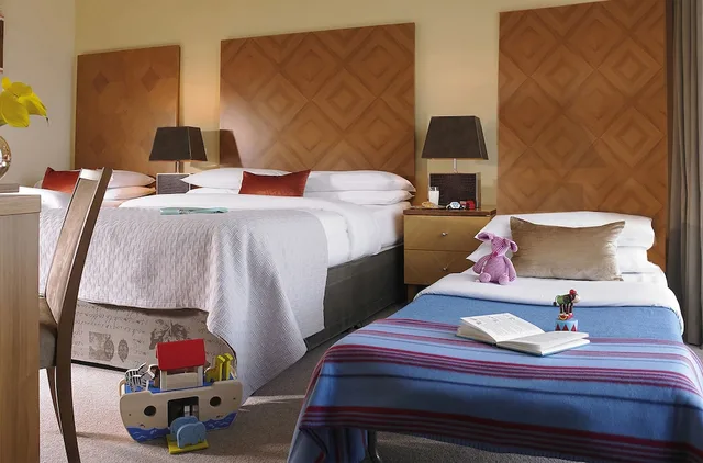 غرفة كلاسيكية بسرير مزدوج وسرير فردي، The Connacht Hotel 2/2