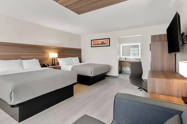 Standard, 2 Queen Beds, Quality Inn & Suites Wytheville 2/8