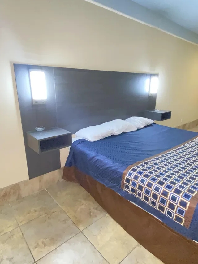 غرفة قياسية بسرير كينج للمدخنين، Texas Inn and Suites McAllen 1/1