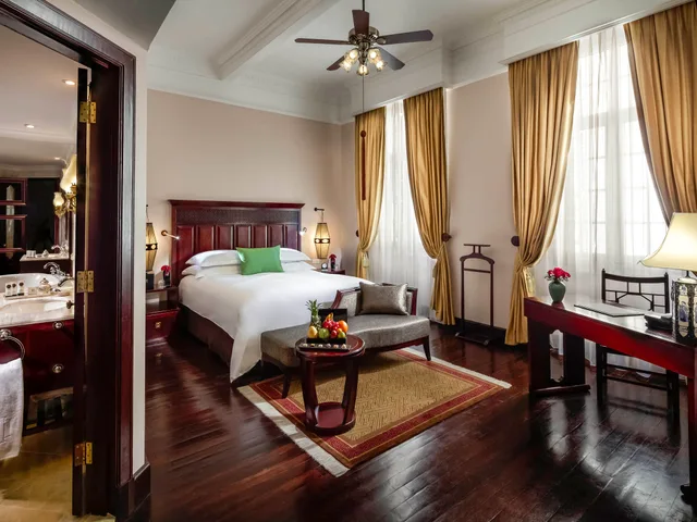 غرفة فاخرة بسرير كينج، Sofitel Legend Metropole Hanoi Hotel 2/4