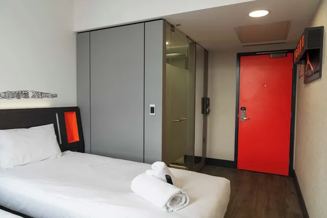 غرفة بسريرين منفصلين، easyHotel Ipswich Town Centre 1/10