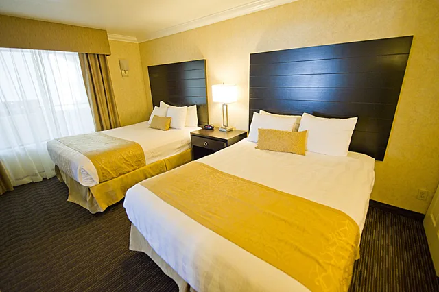 جناح عائلي بسريرين مزدوجين، Hotel D Lins Ontario Airport 1/1