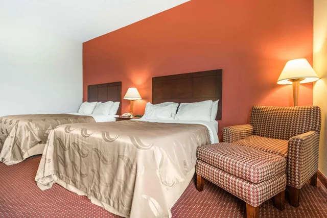 Room, 2 Queen Beds, Quality Inn & Suites Lawrenceburg 3/3