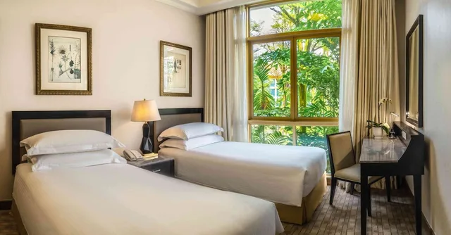 غرفة ديلوكس بسرير مزدوج وسريرين منفصلين بإطلالة على الحديقة بغرفتي نوم، TREETOPS EXECUTIVE RESIDENCES 2/5