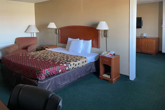 جناح بسرير كينج لذوي الإعاقة، Econo Lodge Kalamazoo MI 4/5