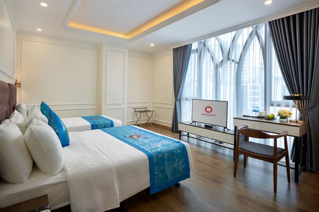 غرفة عائلية بسرير كوين وسرير فردي بإطلالة على المدينة، Grand Dragon Hotel Hanoi 2/4