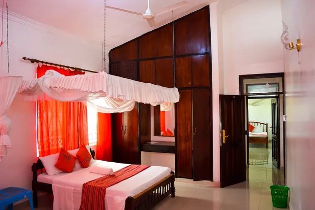 Deluxe, Queen Bed, Sanana Conference Center 7/10
