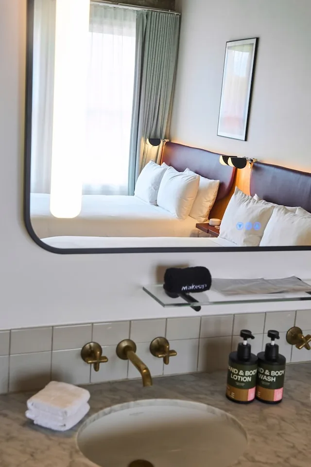 Renovated, 2 Queen Beds, Accessible، STILE Downtown Los Angeles by Kasa 7/9