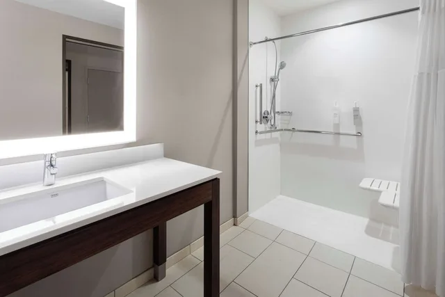 جناح بسرير كينج مع أريكة لذوي الإعاقة، Hampton Inn By Hilton Nashville Airport Century Place 5/10