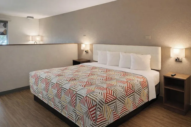 غرفة بسرير كينج للمدخنين، Motel6 Lake City, FL – Medical Center 3/10