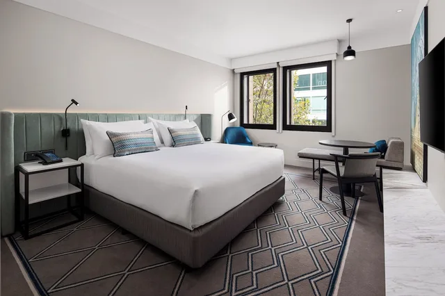 Heritage, Premier, King Bed, City View، Hilton Melbourne Little Queen Street 2/5