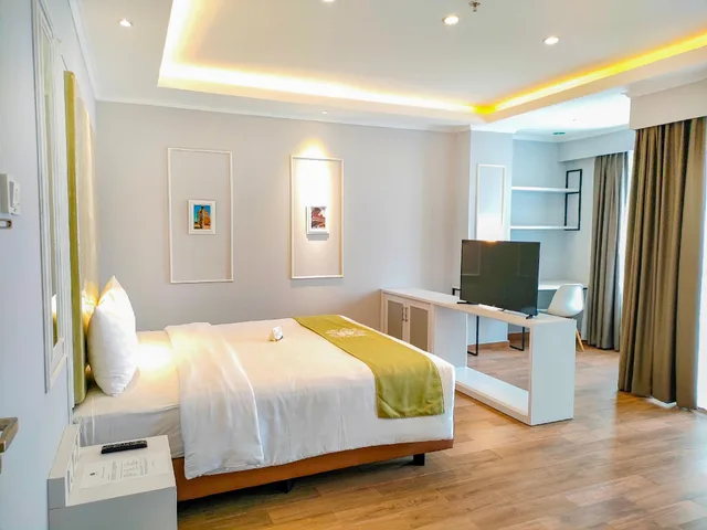 جناح بإطلالة على المدينة بشرفة، Hotel Dafam Enkadeli Thamrin Jakarta 1/2
