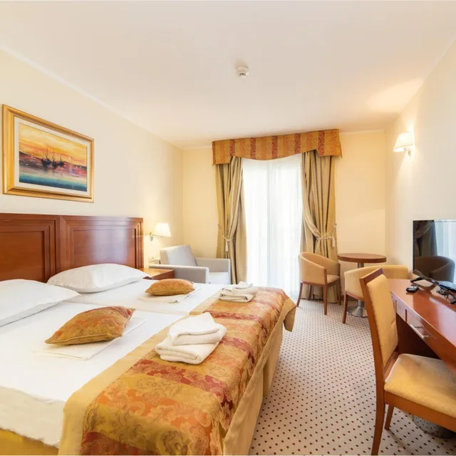 غرفة قياسية بسرير مزدوج بإطلالة على المتنزه مع أريكة، Hotel Bella Vista 2/5