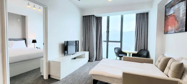جناح عائلي بإطلالة على البحر مع أريكة، Grand Bay View Hotel 5/8