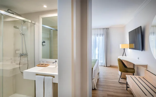غرفة بسرير مزدوج أو سريرين منفصلين بشرفة، Barcelo Isla Canela 7/8