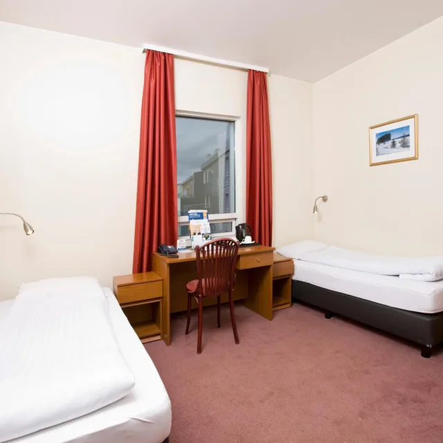 غرفة بسريرين منفصلين أو سرير مزدوج، Fosshotel Baron 1/10