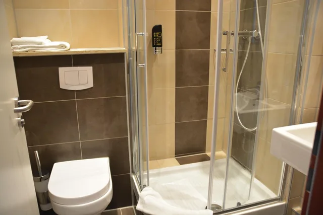Room, Triple, Altstadthotel Harburg 4/8