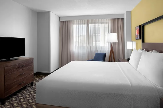 جناح بسرير كينج بغرفة نوم واحدة مع أريكة لذوي الإعاقة، Residence Inn White Plains Westchester County 2/4