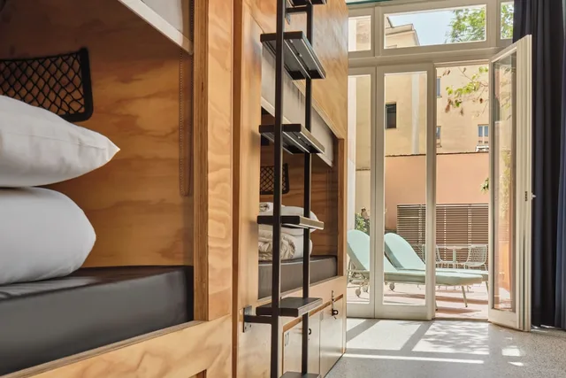 Private, Mixed Dorm, 8 Beds, Terrace، Jo&Joe Roma 1/4