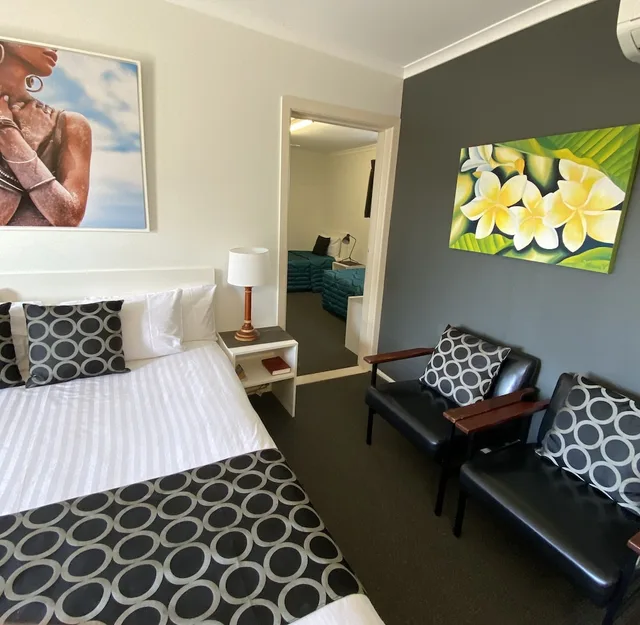 غرفة سوبيريور بسرير كينج وثلاثة أسرّة بغرفتي نوم، Centre Point Mid City Motor Inn 2/3