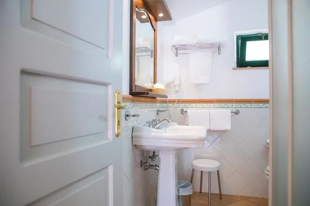 Tower, Economy, Triple, 1 Double and 1 Single Bed, HOTEL VILLA DELLE MERAVIGLIE 3/3